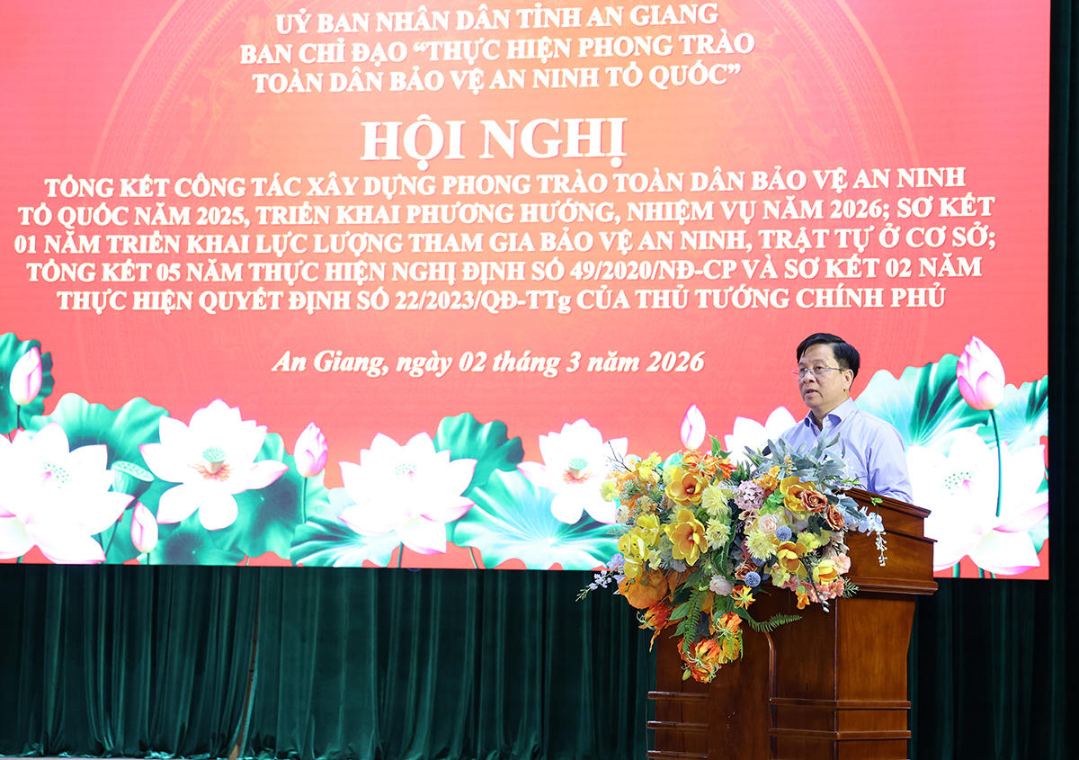 Đồng chí Hồ Văn Mừng, Ủy viên Ban Chấp hành Trung ương Đảng, Phó Bí thư Tỉnh ủy, Chủ tịch UBND tỉnh phát biểu chỉ đạo