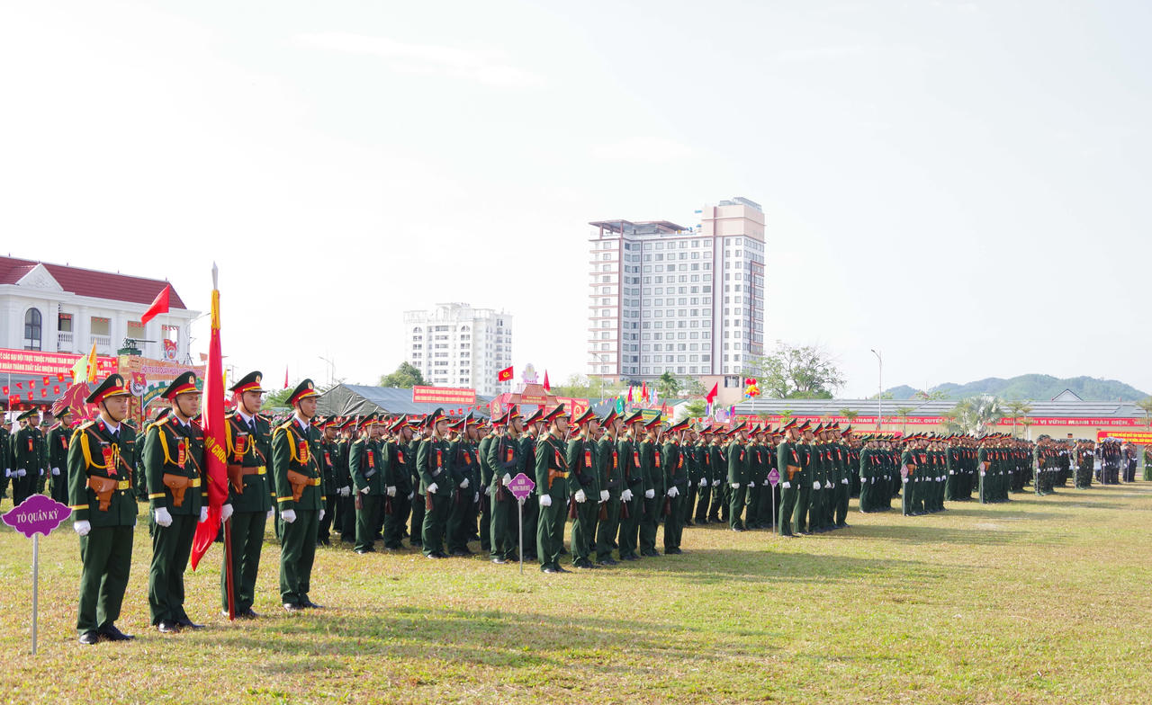 Toàn cảnh lễ ra quân huấn luyện.
