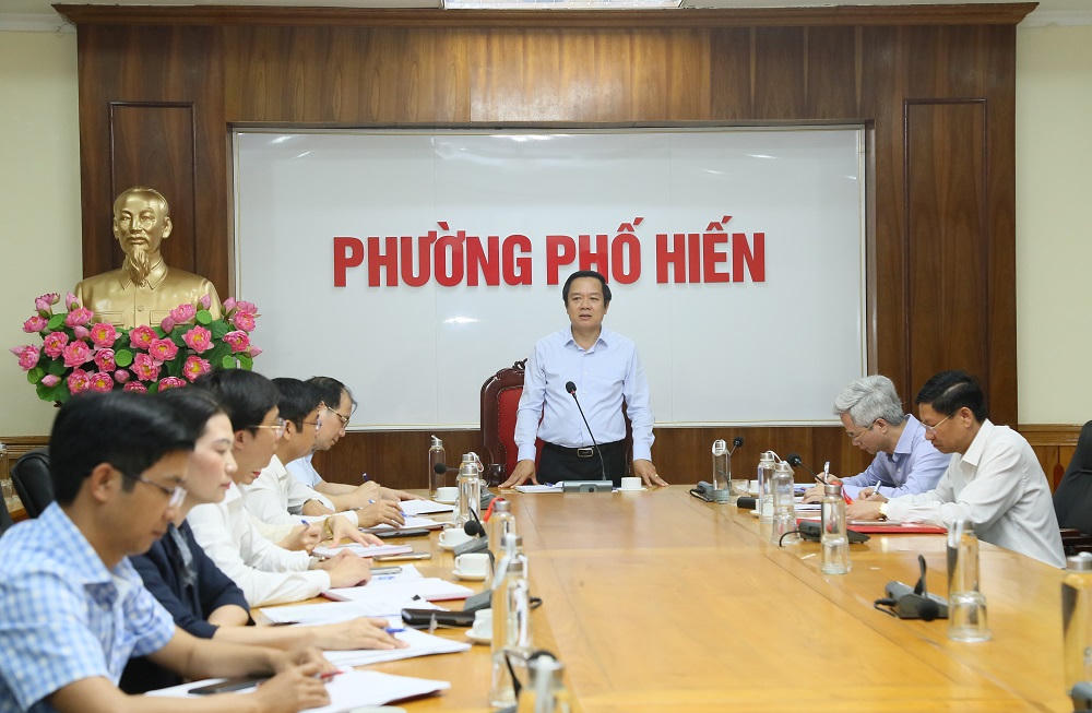 Uỷ viên Trung ương Đảng, Phó Bí thư Tỉnh ủy, Chủ tịch UBND tỉnh Phạm Quang Ngọc phát biểu tại buổi làm việc.