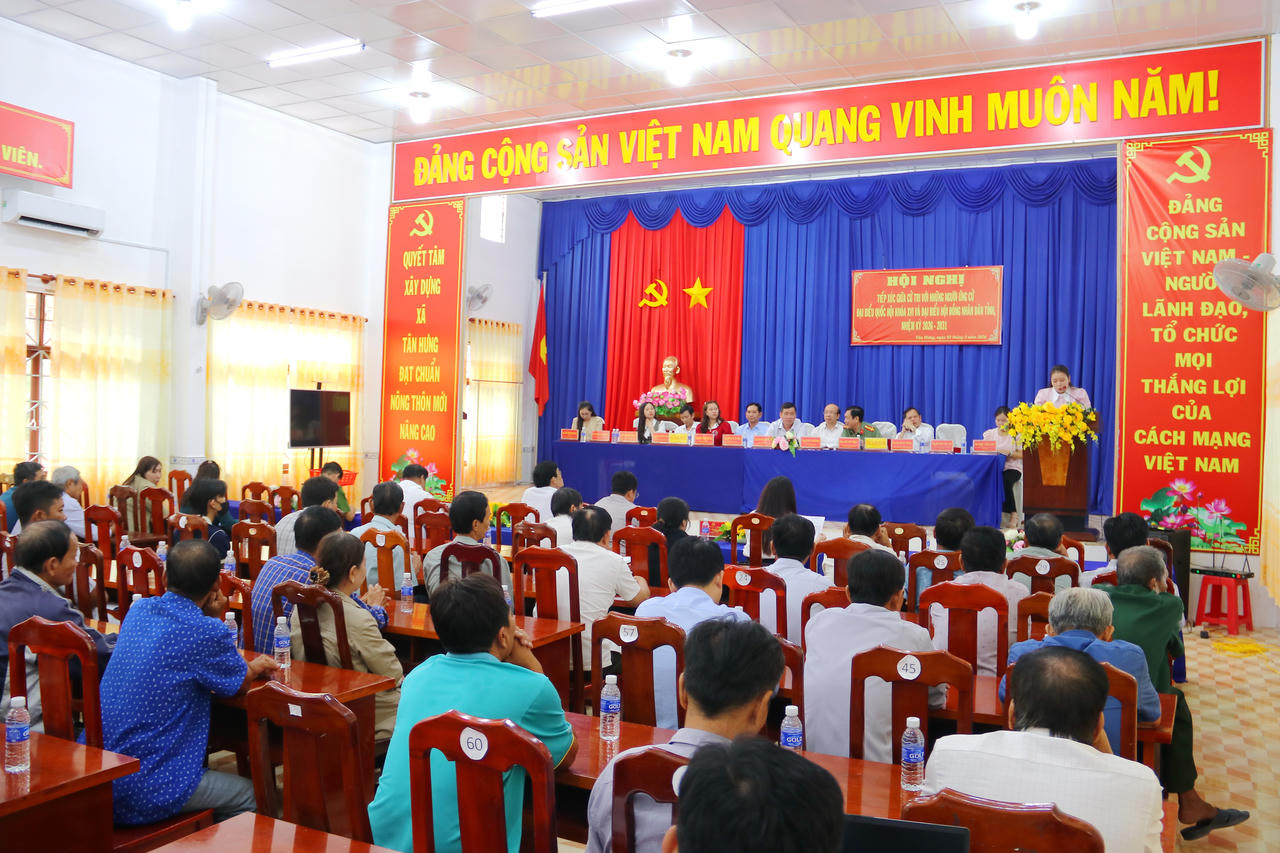 Quang cảnh Hội nghị tiếp xúc cử tri.