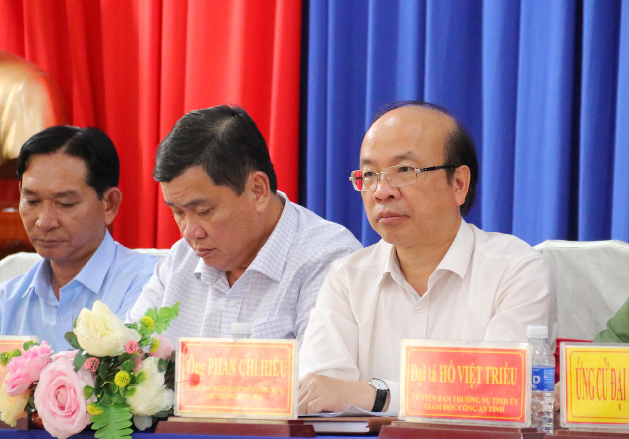 Thứ trưởng Bộ Tư pháp Phan Chí Hiếu, ứng cử viên ĐBQH khóa XVI, dự Hội nghị tiếp xúc cử tri.