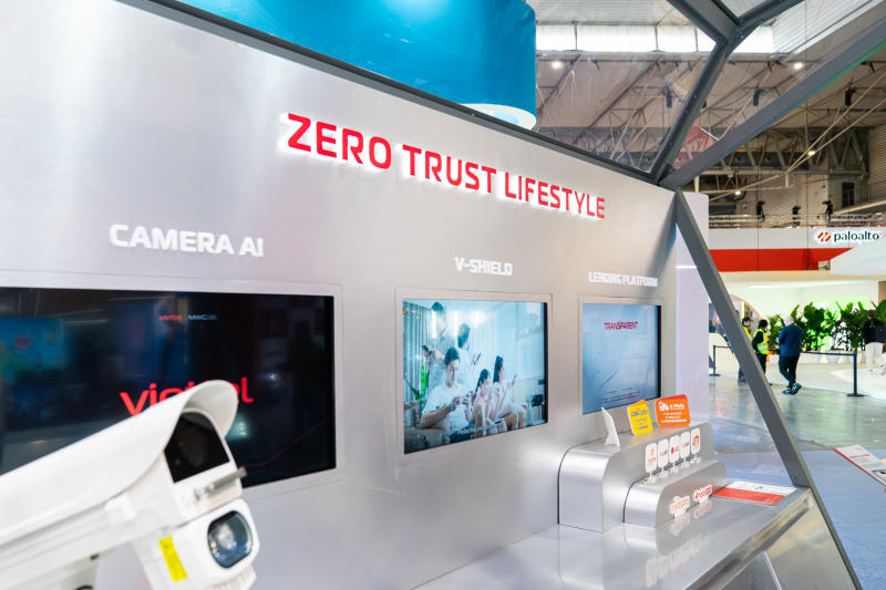 Loạt sản phẩm phục vụ cuộc sống số được trình diễn tại gian hàngViettel tại MWC Barcelona 2026.