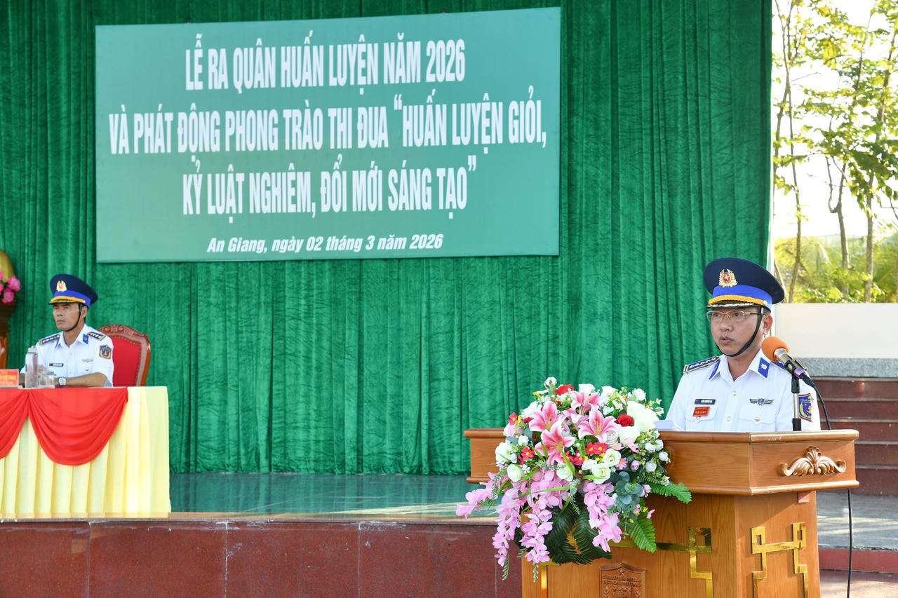 Đại tá Trần Nguyên Lai - Phó Tư lệnh, Tham mưu trưởng Bộ Tư lệnh Vùng Cảnh sát biển 4 quán triệt, phổ biến nhiệm vụ huấn luyện năm 2026.