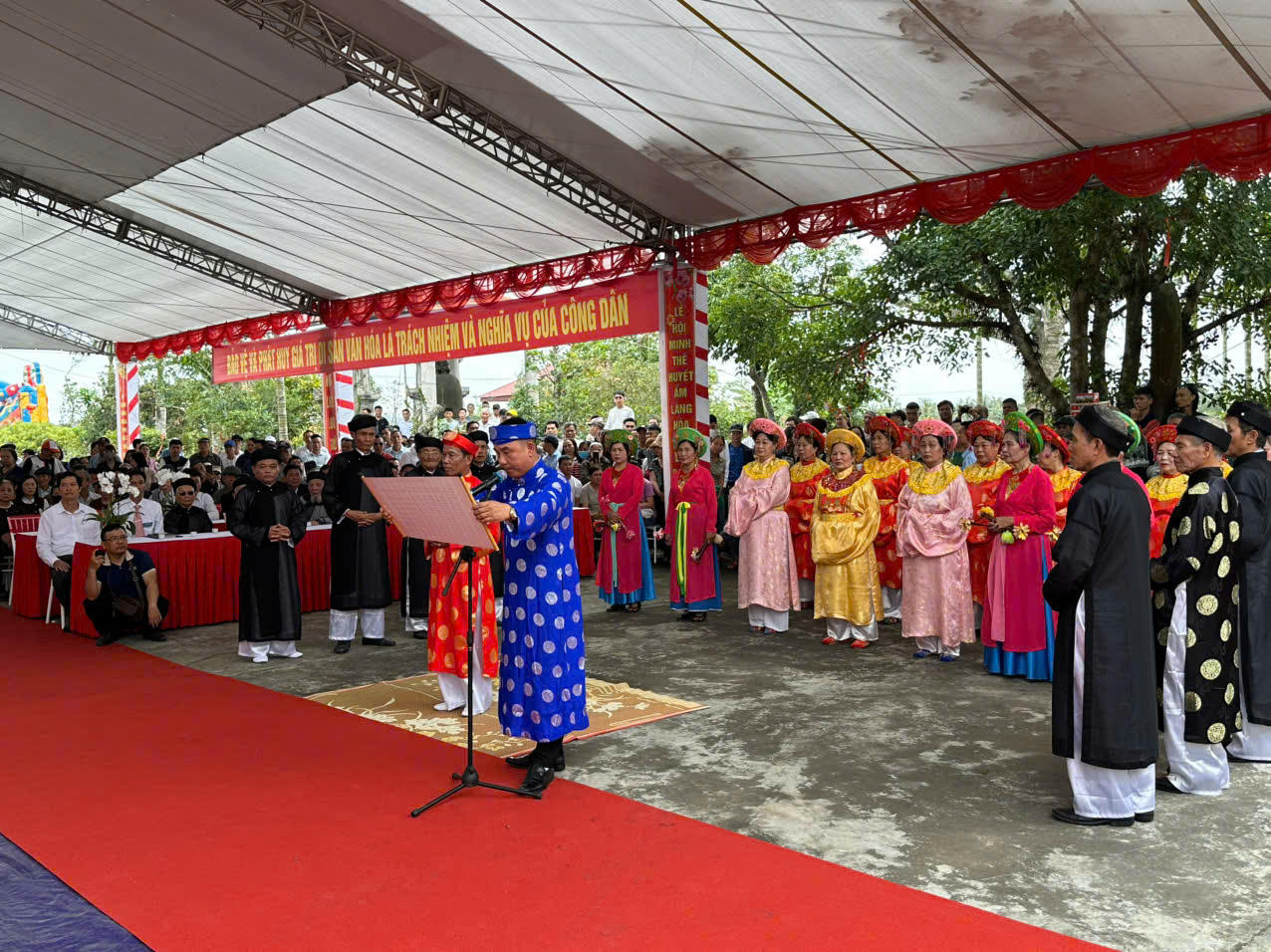 Đại diện tư văn đọc Hịch văn Minh Thề