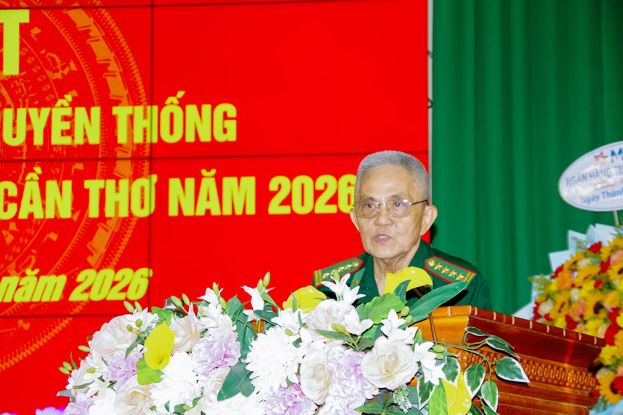 Đại tá Lê Minh Cơ - Anh hùng lực lượng vũ trang Nhân dân, nguyên Chỉ huy trưởng BĐBP tỉnh, Trưởng ban liên lạc truyền thống BĐBP tỉnh phát biểu tại buổi gặp mặt