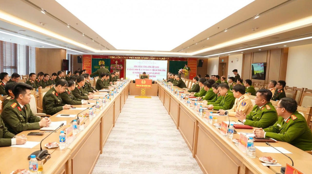 Bộ trưởng Bộ Công an Lương Tam Quang làm việc tại Quảng Ninh