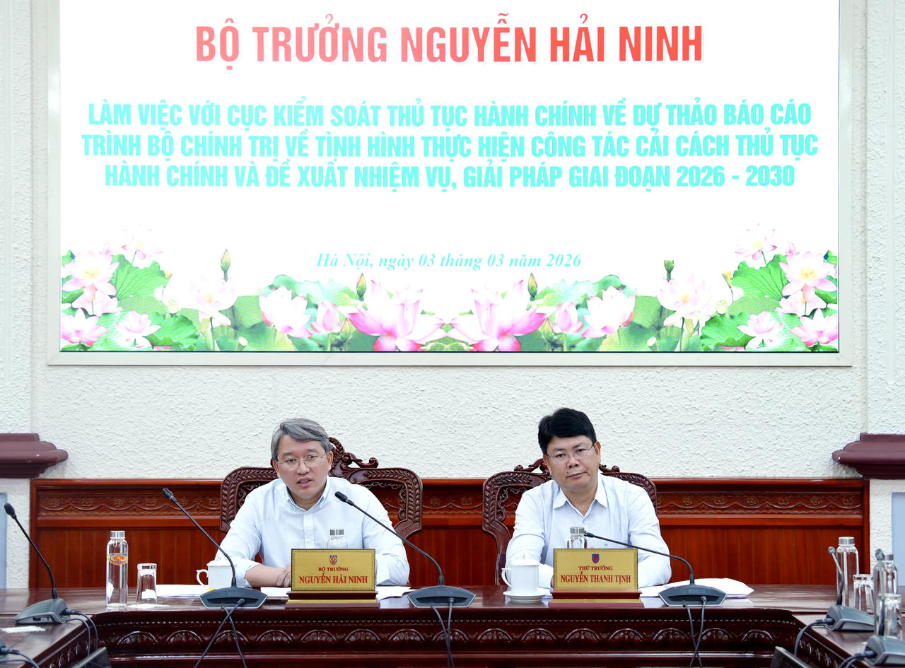 Bộ trưởng Nguyễn Hải Ninh phát biểu chỉ đạo buổi làm việc. (Ảnh: H.G)