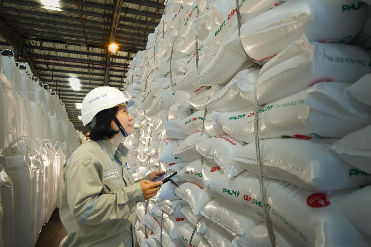 Lũy kế 2 tháng đầu năm 2026, sản lượng sản xuất urê Phú Mỹ quy đổi ước đạt hơn 91.600 tấn, tương đương 110% kế hoạch.