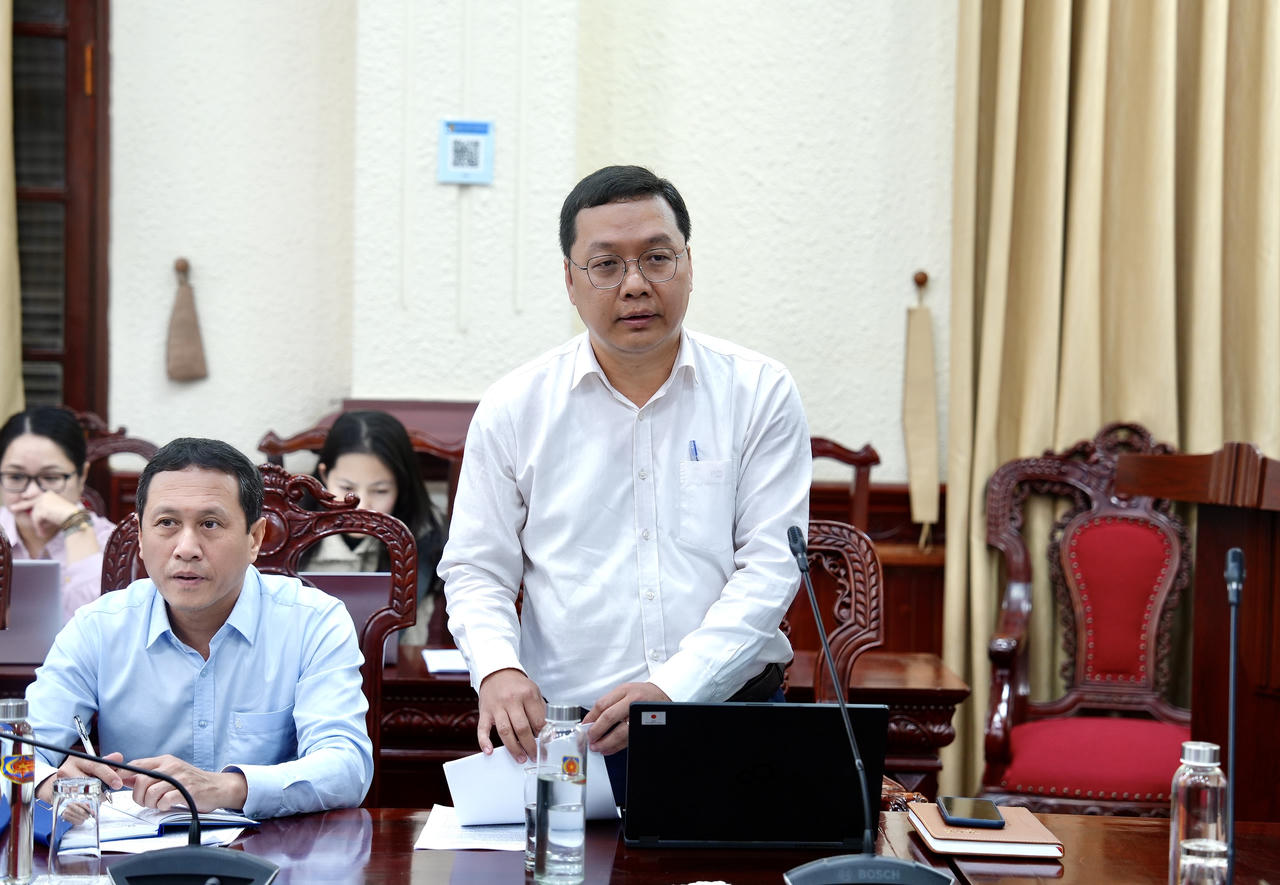 Quyền Cục trưởng Cục Kiểm soát TTHC Nguyễn Hùng Huế phát biểu tại buổi làm việc.&nbsp; (Ảnh: H.G)