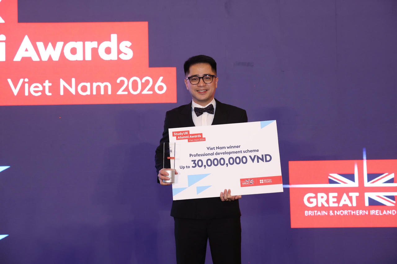 Quán quân hạng mục Kinh doanh và Đổi mới Lê Xuân Khoa được vinh danh tại Lễ trao giải.