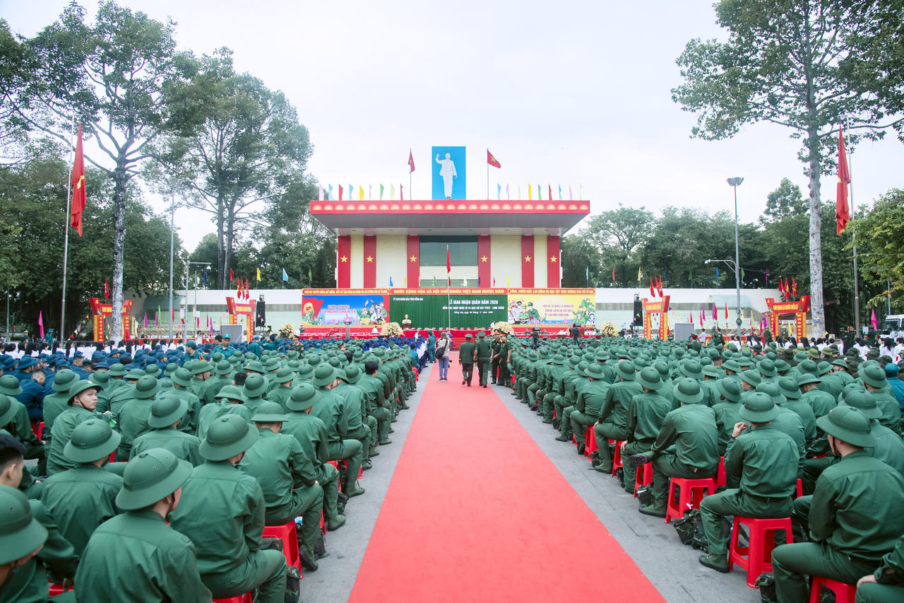 Toàn cảnh lễ giao, nhận quân năm 2026 tại Đồng Nai với sự tham gia của đông đảo thanh niên và các lực lượng.