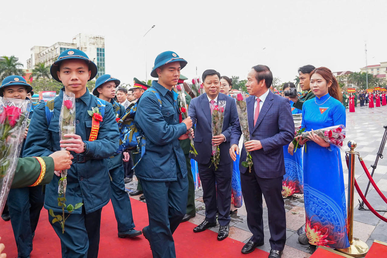 Hơn 5.000 tân binh Hải Phòng lên đường nhập ngũ