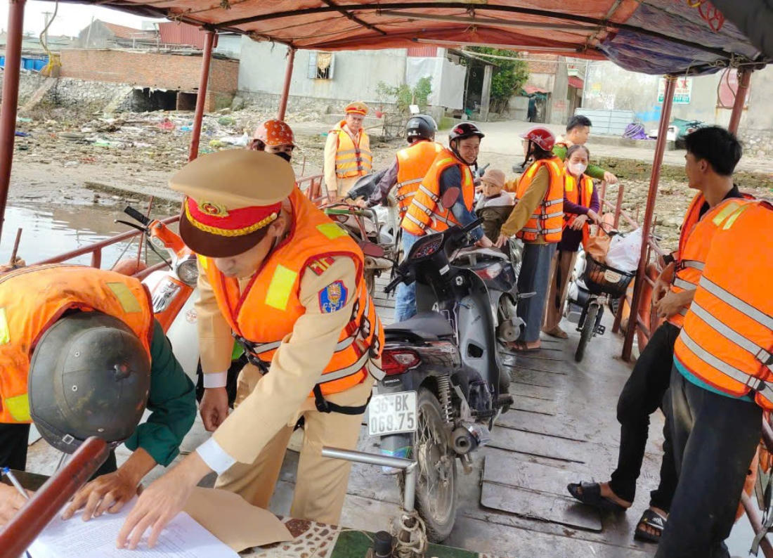 Thanh Hóa siết chặt quản lý vận tải hành khách đường thủy.