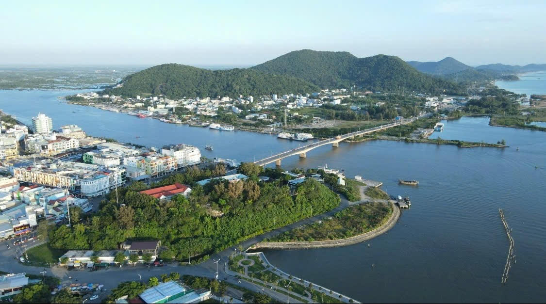 Quang cảnh Hà Tiên (An Giang) từ trên cao.