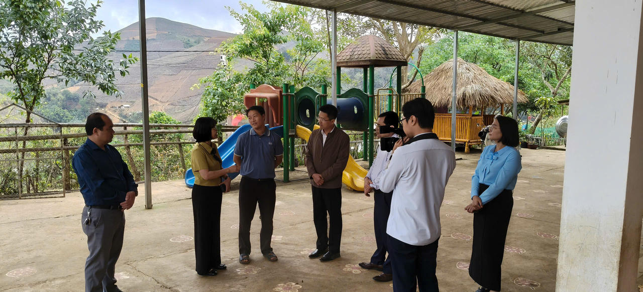 Đoàn kiểm tra công tác bầu cử tại xã Phiêng Pằn.