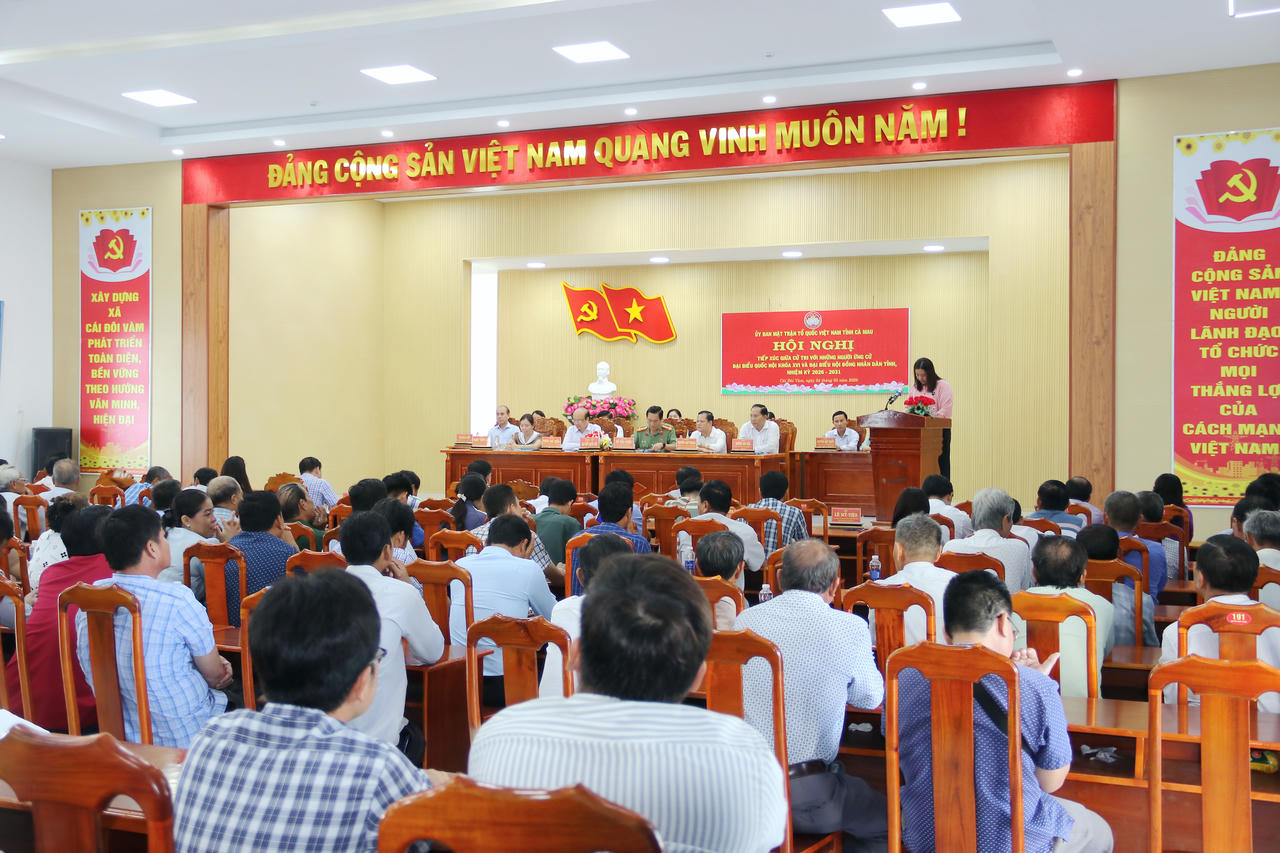 Quang cảnh Hội nghị tiếp xúc cử tri.
