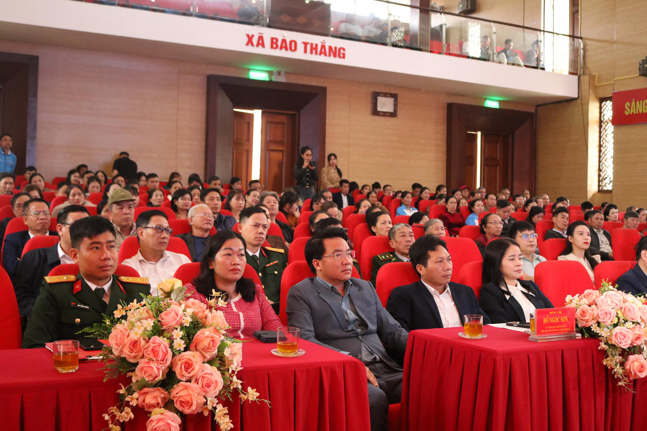 Lào Cai: Cử tri gửi gắm nhiều kiến nghị sát thực tiễn tại hội nghị tiếp xúc ứng cử viên Quốc hội