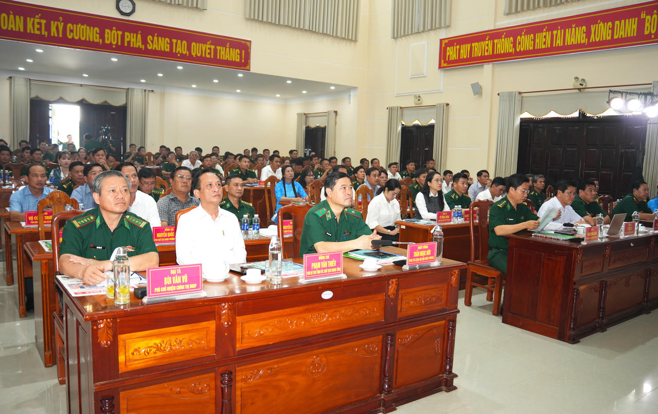 Đại biểu tham dự Hội nghị.