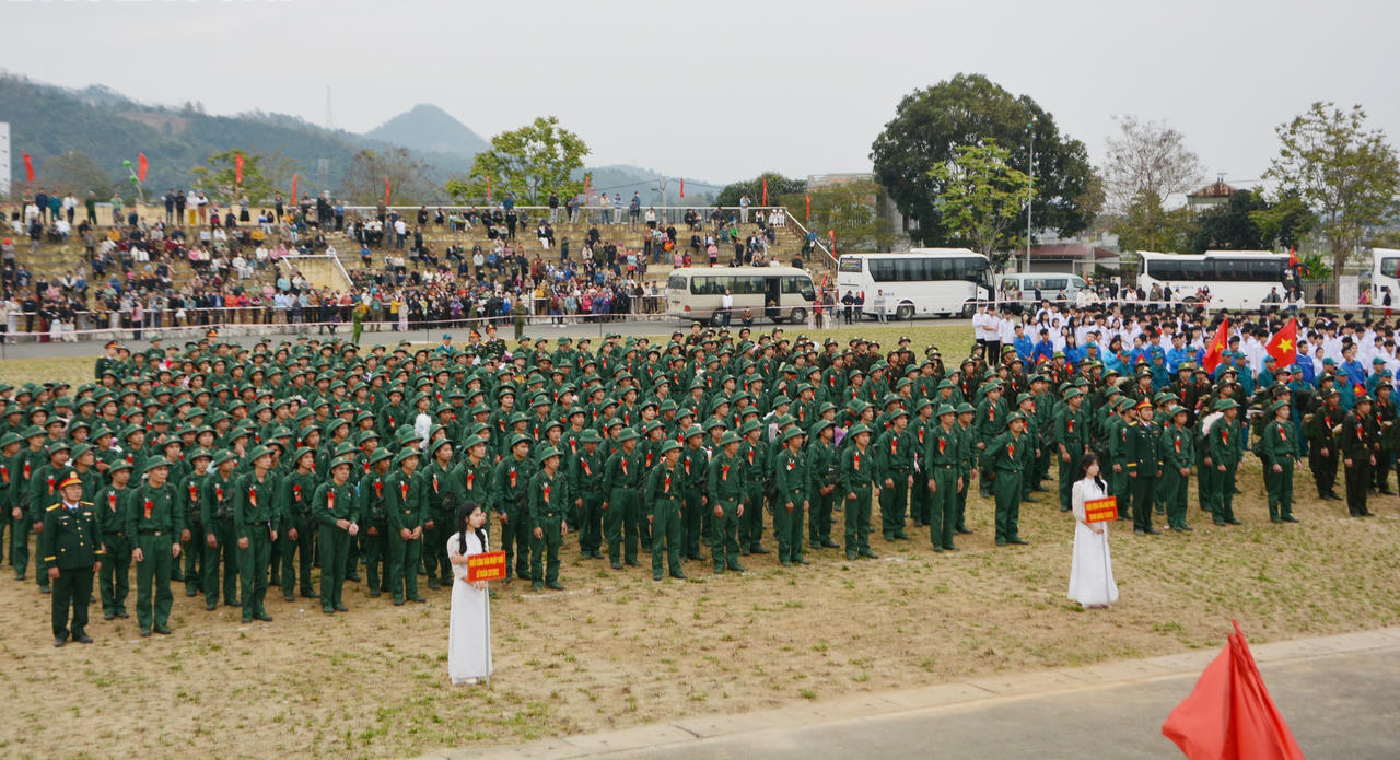 Quang cảnh lễ giao nhận quân tại Điểm giao nhận quân số 2.