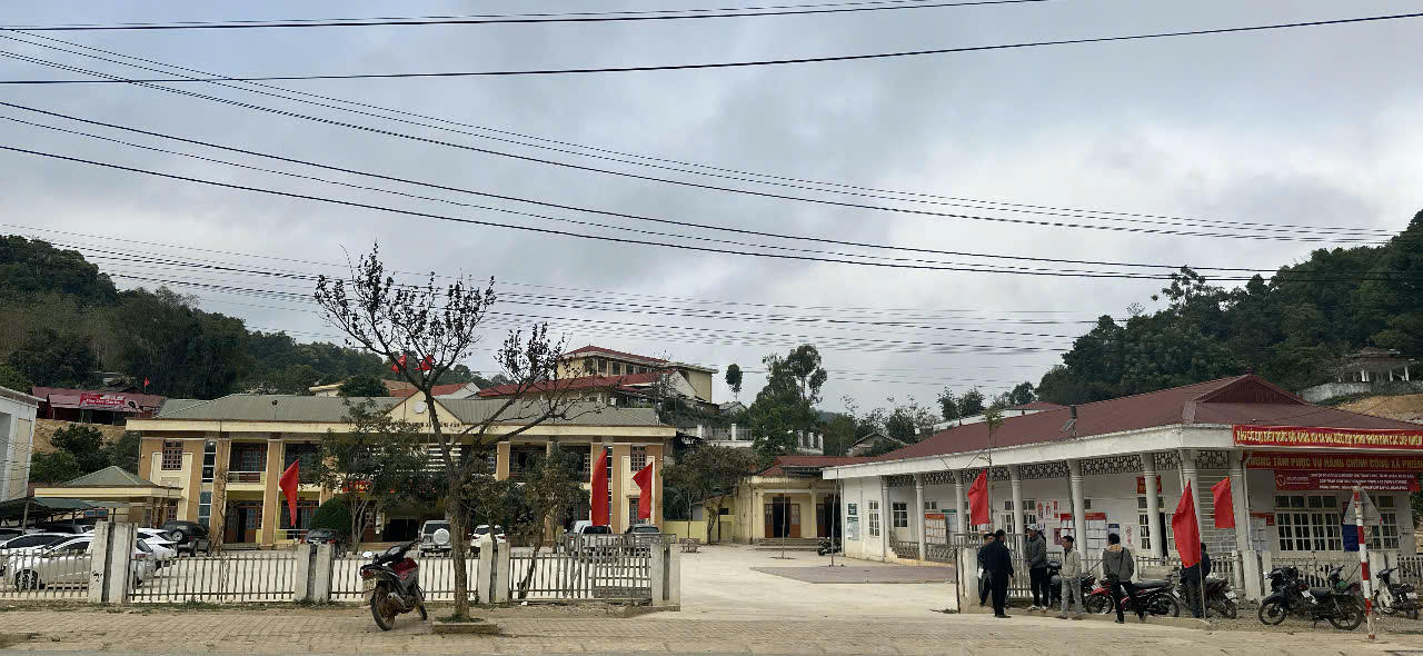 Trụ sở UBND xã Phiêng Pằn trước ngày bầu cử.