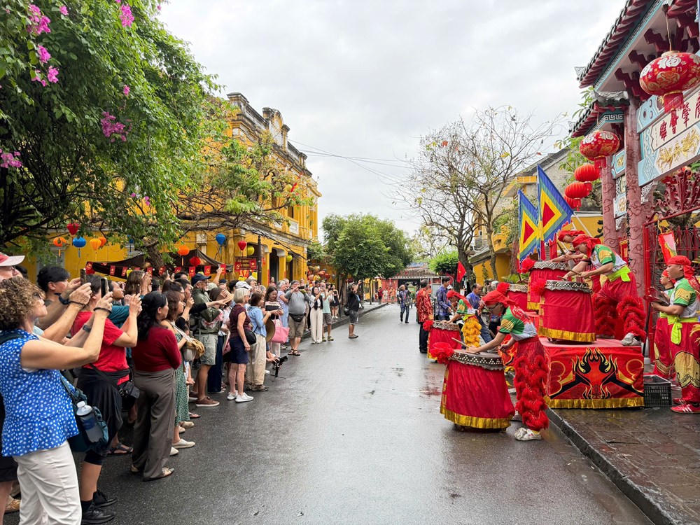 Tết Nguyên tiêu rộn ràng giữa lòng phố cổ Hội An