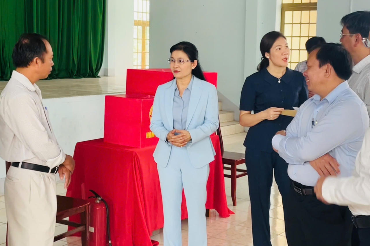 Phó Bí thư Thường trực Tỉnh ủy Tôn Ngọc Hạnh đánh giá cao tinh thần trách nhiệm, sự chủ động của Đảng bộ, chính quyền phường Tân Triều trong công tác chuẩn bị bầu cử.