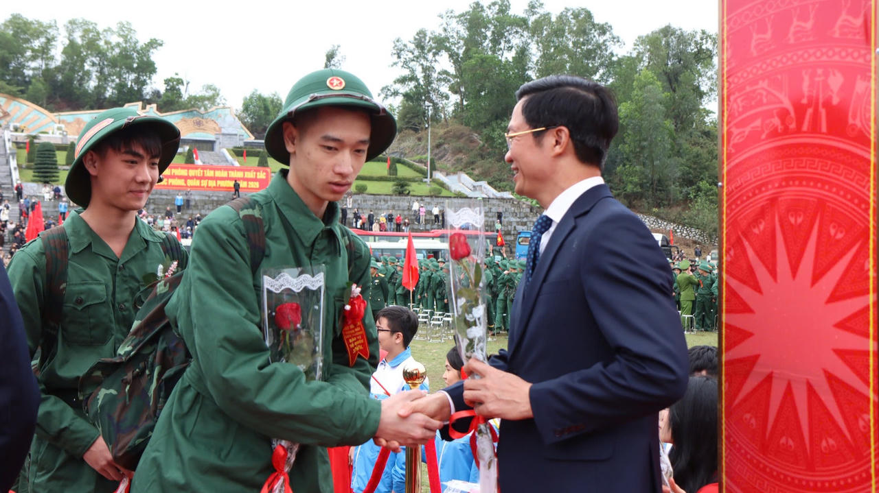 Hơn 5.000 tân binh Hải Phòng lên đường nhập ngũ