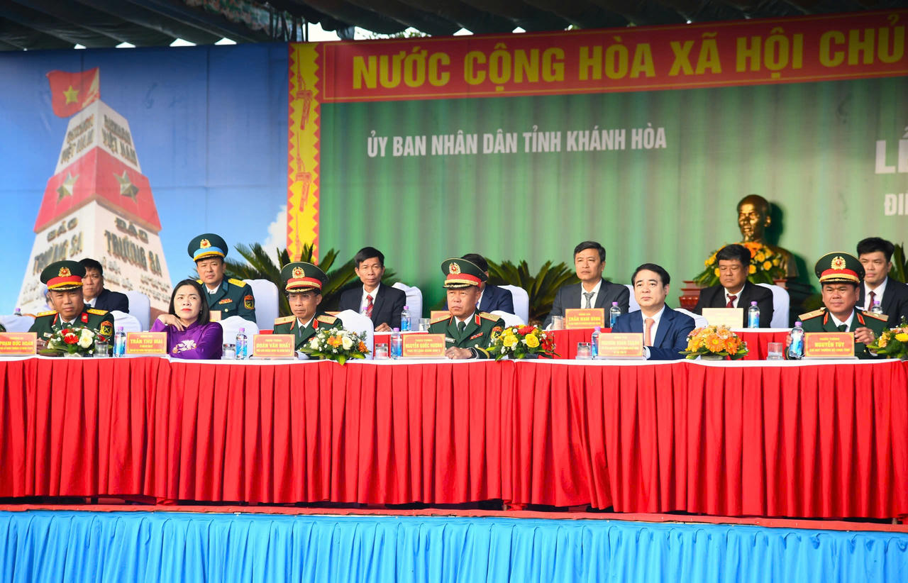 Hàng nghìn thanh niên miền Trung lên đường thực hiện nghĩa vụ thiêng liêng