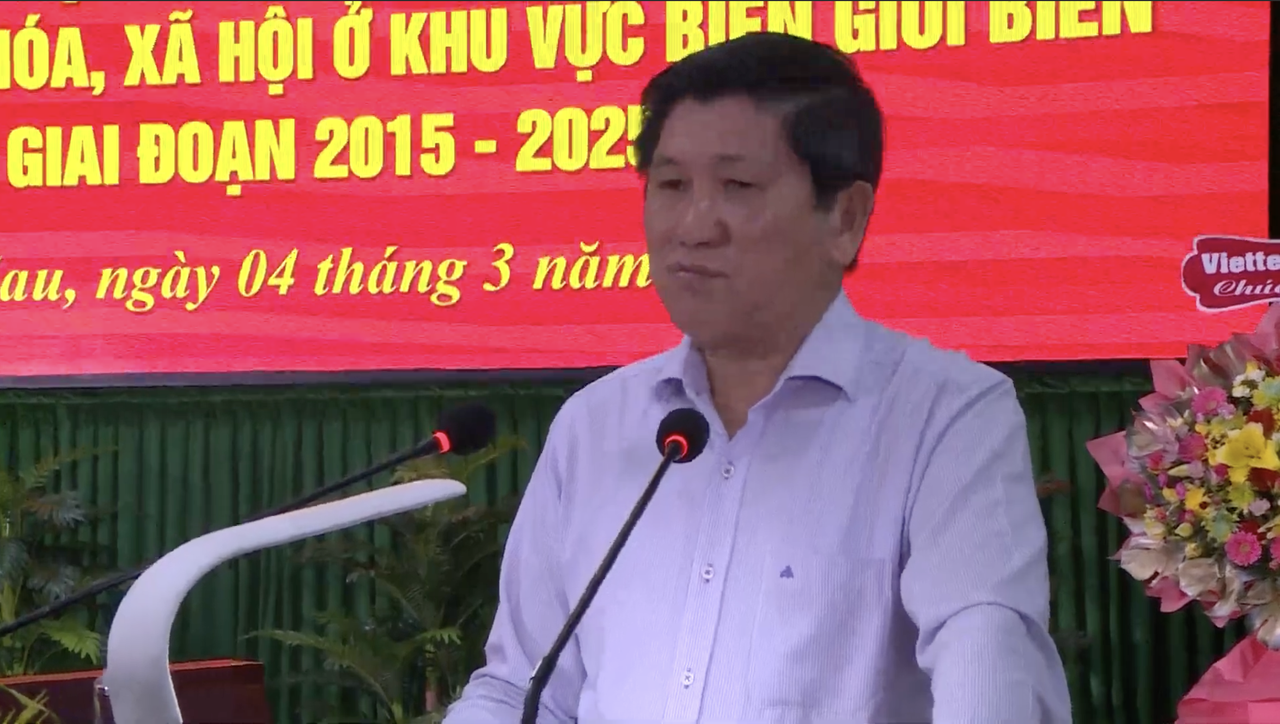 Phó Chủ tịch UBND tỉnh Cà Mau Lê Văn Sử phát biểu tại hội nghị.