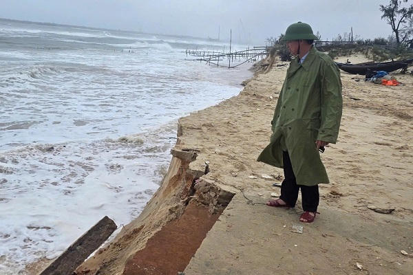 Triều cường kết hợp không khí lạnh gây sạt lở hơn 250m bờ biển tại Quảng Trị