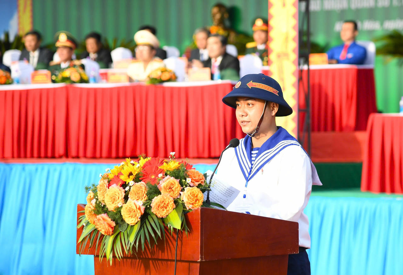 Hàng nghìn thanh niên miền Trung lên đường thực hiện nghĩa vụ thiêng liêng