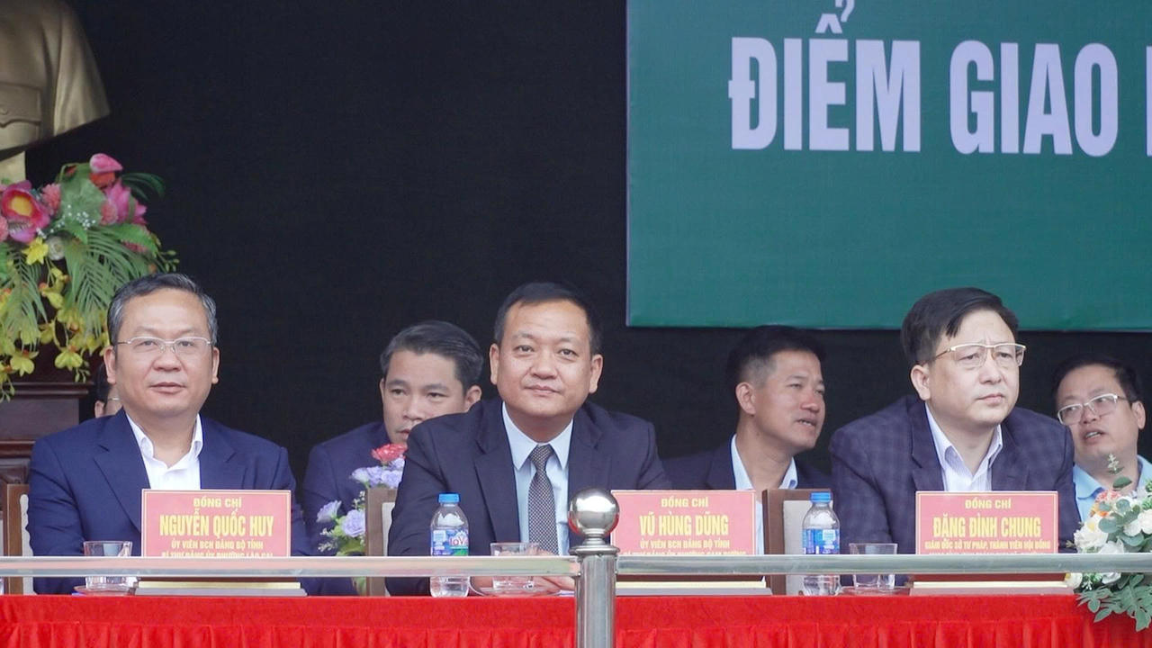 Các đại biểu tham dự.