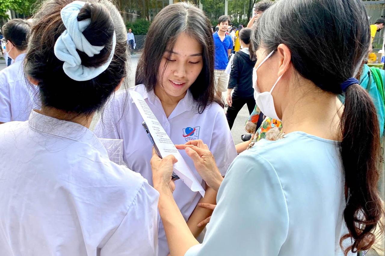 Cuộc đua vào lớp 10 “tăng nhiệt” từ sớm