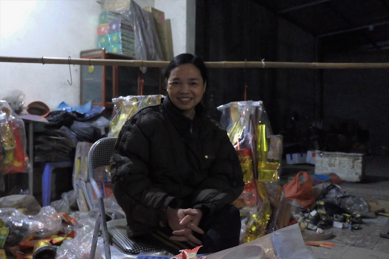 Bà Kiều Thị Mai cảm thấy hạnh phúc khi được gìn giữ nét đẹp văn hóa tâm linh của dân tộc. (Ảnh: Phương Duyên)