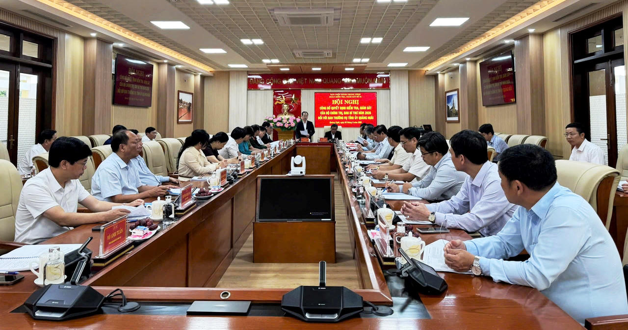 Quang cảnh Hội nghị&nbsp;công bố quyết định kiểm tra, giám sát năm 2026&nbsp;của Bộ Chính trị, Ban Bí thư&nbsp;đối với Ban Thường vụ Tỉnh ủy Quảng Ngãi.