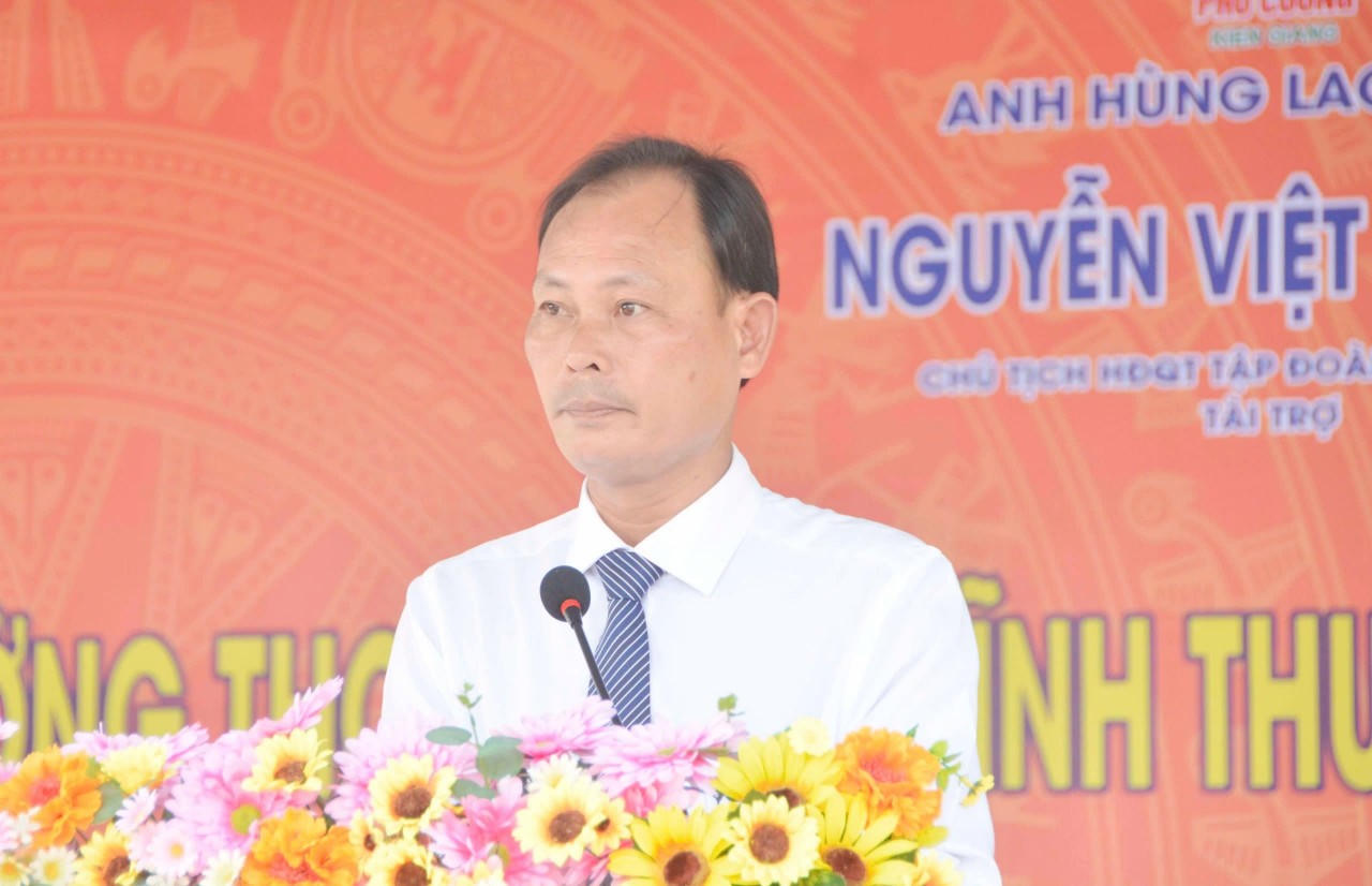 Bí thư Đảng uỷ xã Vĩnh Thuận Lê Văn Đủ phát biểu tại buổi lễ