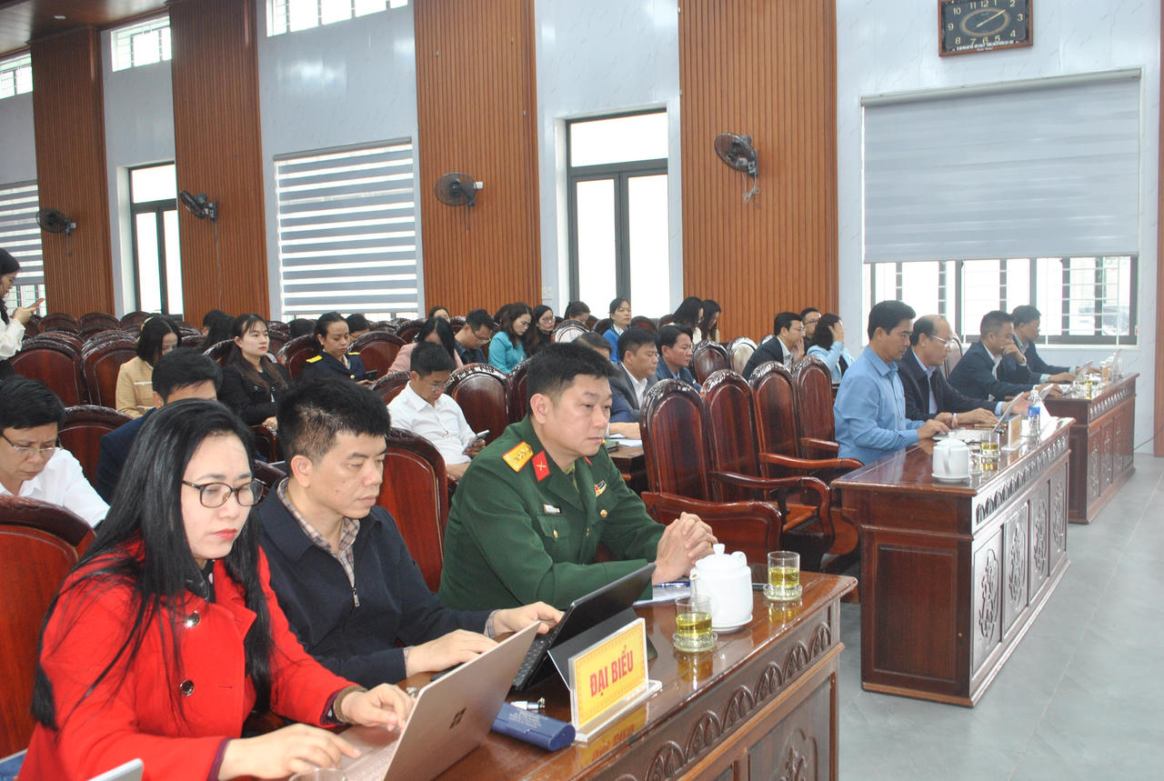 Hội nghị góp ý dự thảo Đề án có sự tham dự của lãnh đạo các sở, ban, ngành cấp tỉnh và xã, phường địa phương.