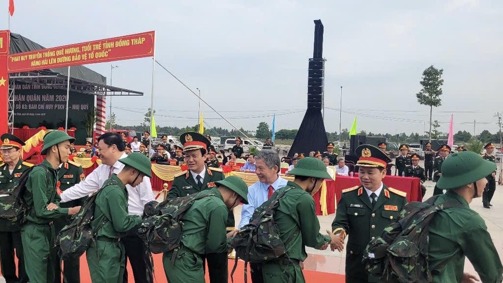 Đồng Tháp: Hơn 3.600 thanh niên hăng hái lên đường nhập ngũ