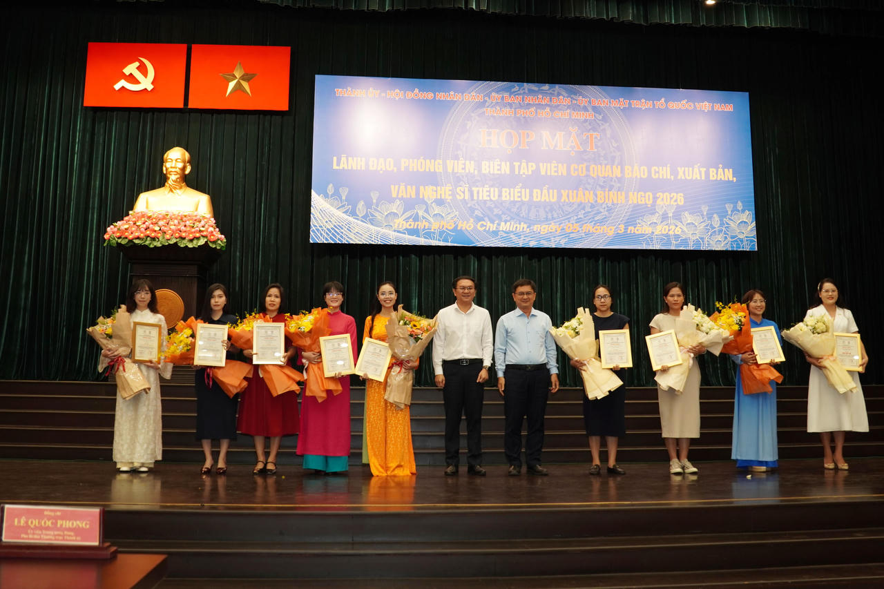 Báo Pháp luật Việt Nam nhận Giải thưởng Báo chí viết về 'Nghị quyết số 57' tại TP HCM