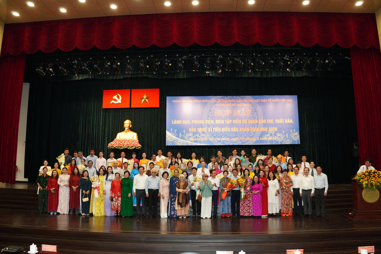 Các đại biểu tham dự chương trình “Họp mặt lãnh đạo, phóng viên, biên tập viên cơ quan báo chí, xuất bản, văn nghệ sĩ tiêu biểu nhân dịp đầu năm Bính Ngọ 2026”.