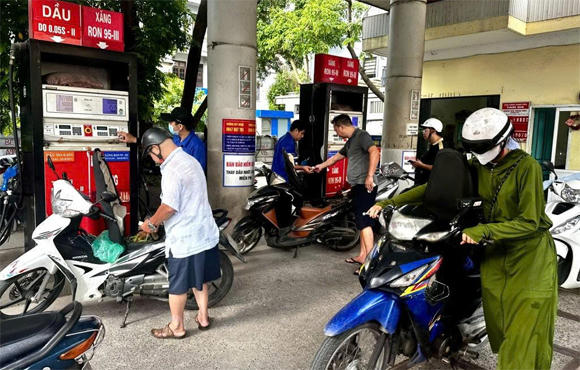 Tăng mạnh giá xăng dầu, có loại tăng hơn 7.000 đồng/lít