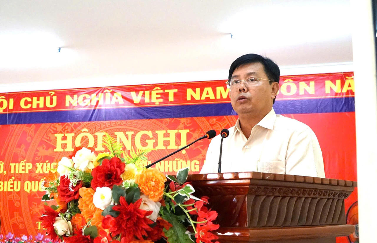 Bí thư Tỉnh ủy An Giang Nguyễn Tiến Hải (ứng cử viên đại biểu Quốc hội khóa XVI tại đơn vị bầu cử số 1) phát biểu tại buổi tiếp xúc cử tri.