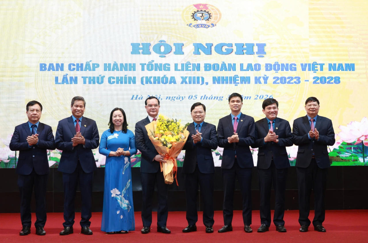 Ông Nguyễn Đình Khang xúc động chia tay tổ chức Công đoàn sau hơn 6 năm gắn bó