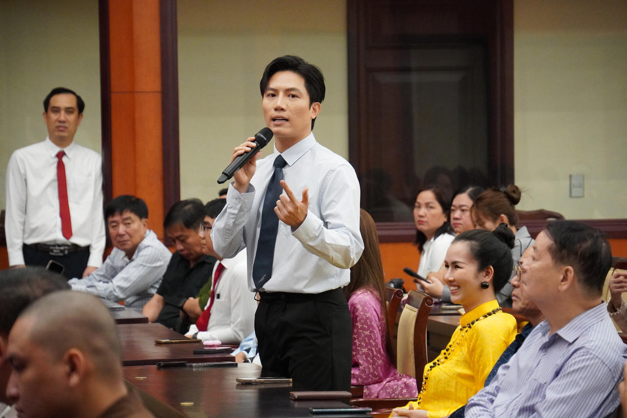 Nghệ sĩ Anh Tú chia sẻ từ góc nhìn người trẻ. (Ảnh: PV)