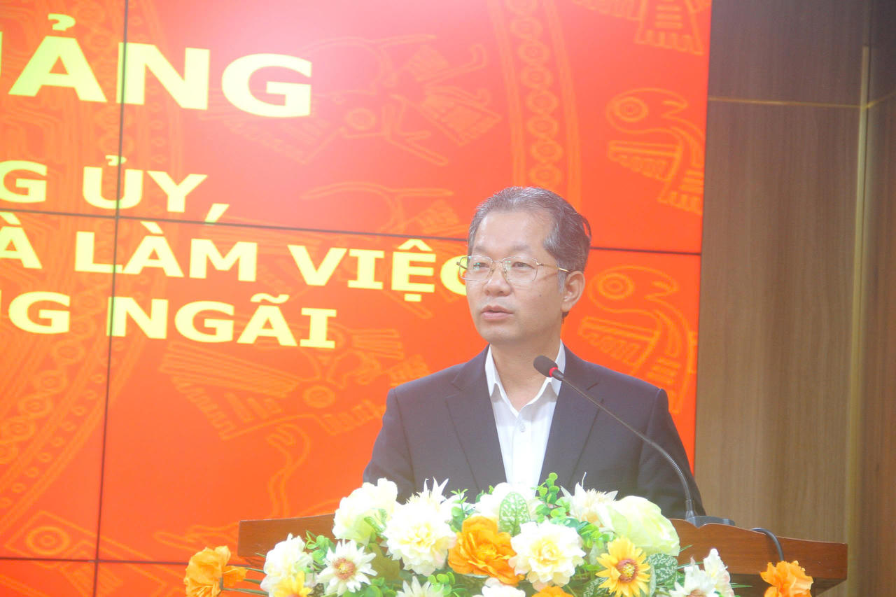 Bí thư Trung ương Đảng, Bí thư Đảng ủy, Chánh án TAND tối cao Nguyễn Văn Quảng phát biểu chỉ đạo tại buổi làm việc.