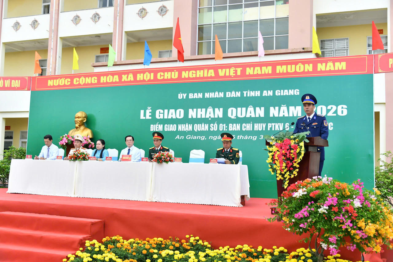 Bộ Tư lệnh Vùng Cảnh sát biển 4 tiếp nhận công dân nhập ngũ năm 2026