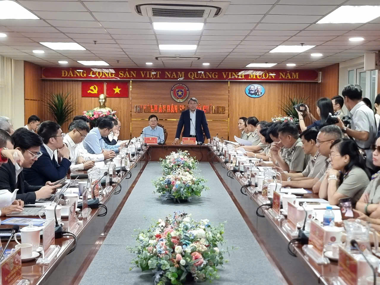 Quang cảnh buổi làm việc của Đoàn công tác Bộ Tư pháp với THADS TP Hồ Chí Minh.