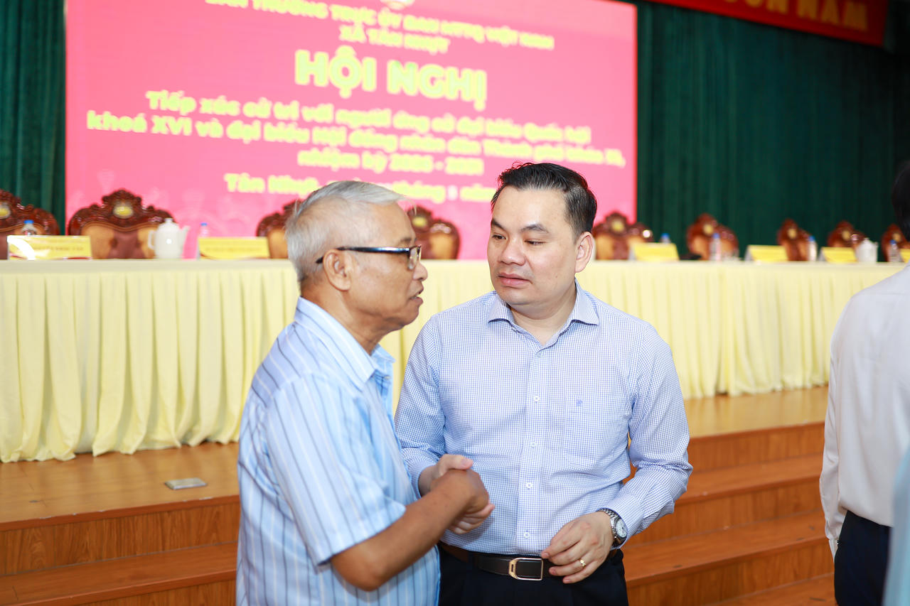 PGS.TS.BS Nguyễn Trọng Hào cho biết giám sát thực hiện các dự án về hạ tầng giao thông, dự án xây bệnh viện đa khoa thực hành của Trường Đại học Y khoa Phạm Ngọc Thạch và các bệnh viện khác tại cụm Y tế Tân Kiên, để sớm đưa vào hoạt động phục vụ người dân (Ảnh: Huy Hoàng).