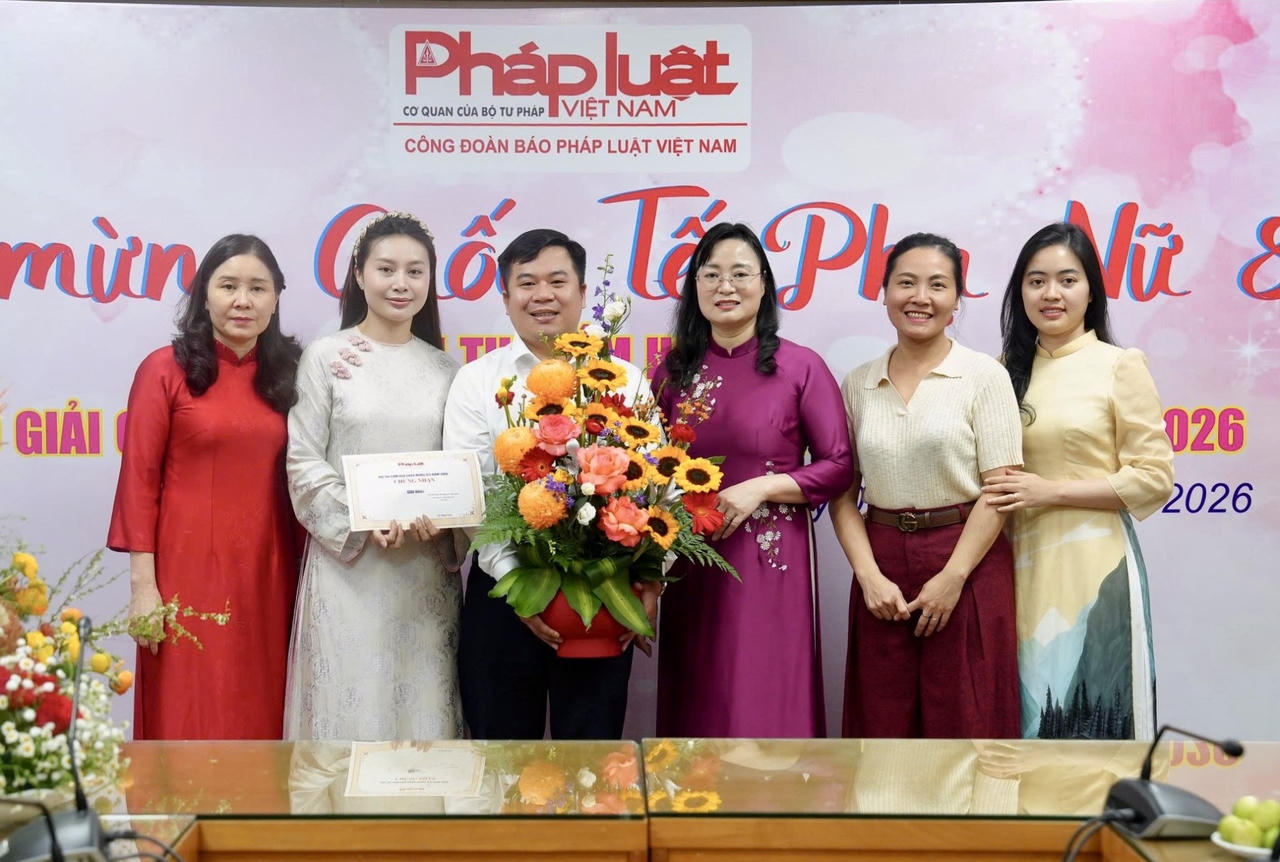 Tác phẩm đạt giải Nhất hội thi cắm hoa với chủ đề "Sắc màu hội tụ".