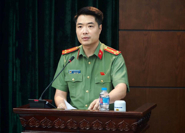 Thượng tá Bùi Nhật Quang - Trưởng phòng Tham mưu báo cáo tại Hội nghị.